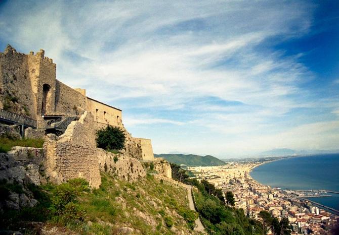 Oasi Al Centro Con Parcheggio Bed & Breakfast Salerno Luaran gambar