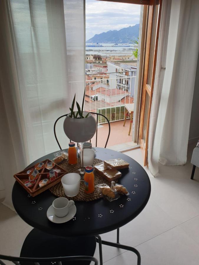 Oasi Al Centro Con Parcheggio Bed & Breakfast Salerno Luaran gambar
