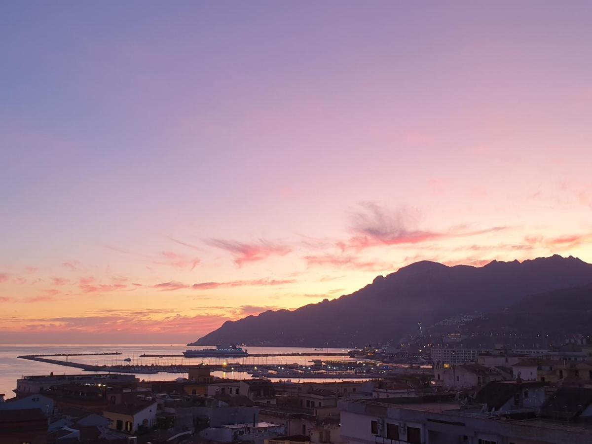 Oasi Al Centro Con Parcheggio Bed & Breakfast Salerno Luaran gambar
