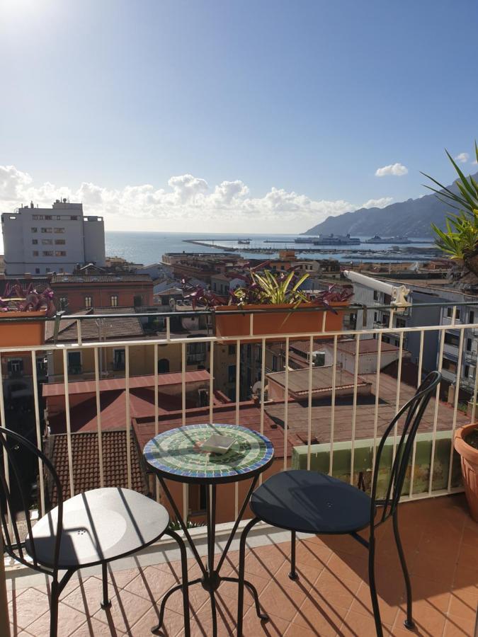 Oasi Al Centro Con Parcheggio Bed & Breakfast Salerno Luaran gambar