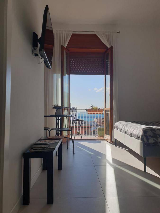 Oasi Al Centro Con Parcheggio Bed & Breakfast Salerno Luaran gambar