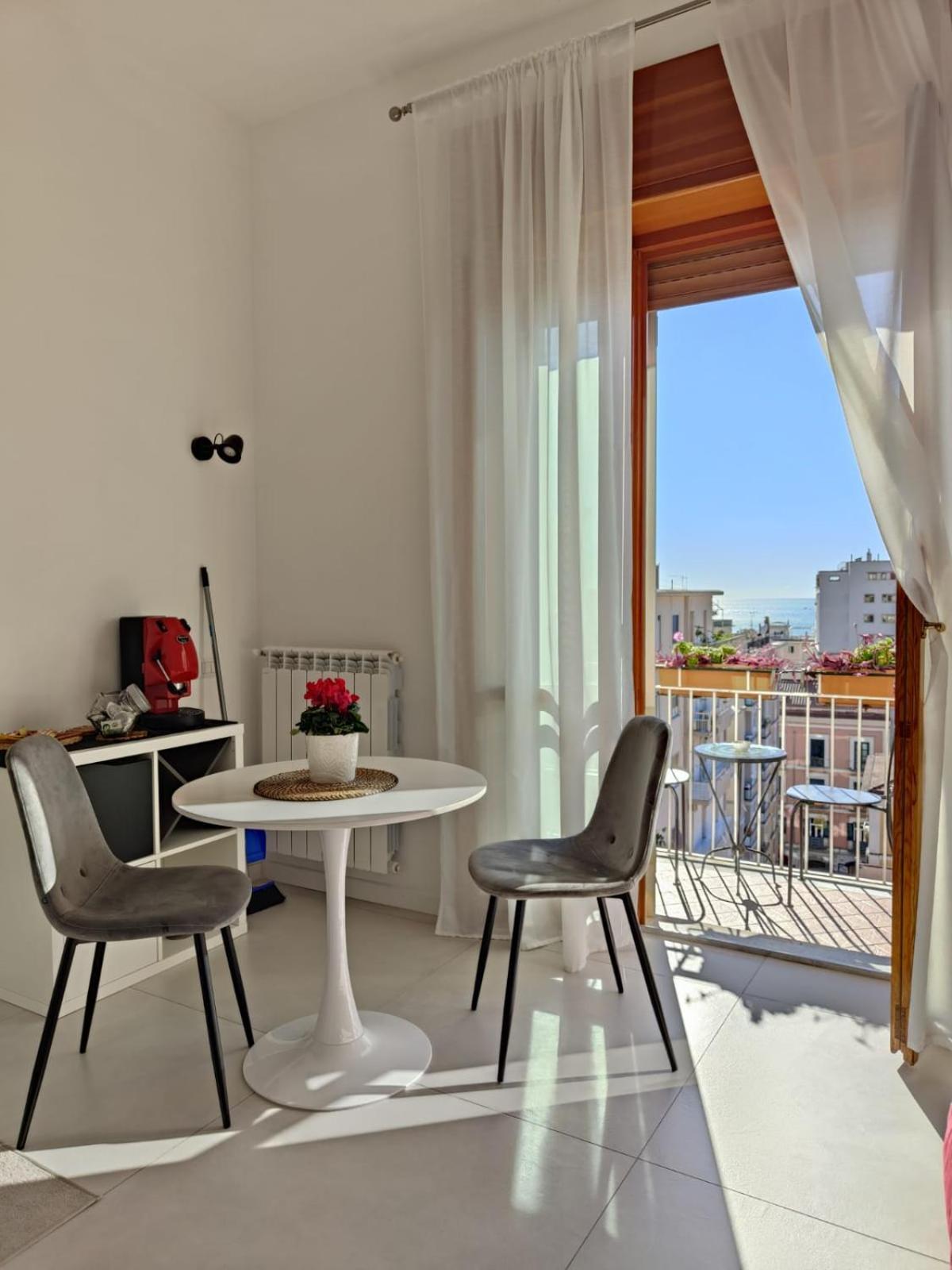 Oasi Al Centro Con Parcheggio Bed & Breakfast Salerno Luaran gambar