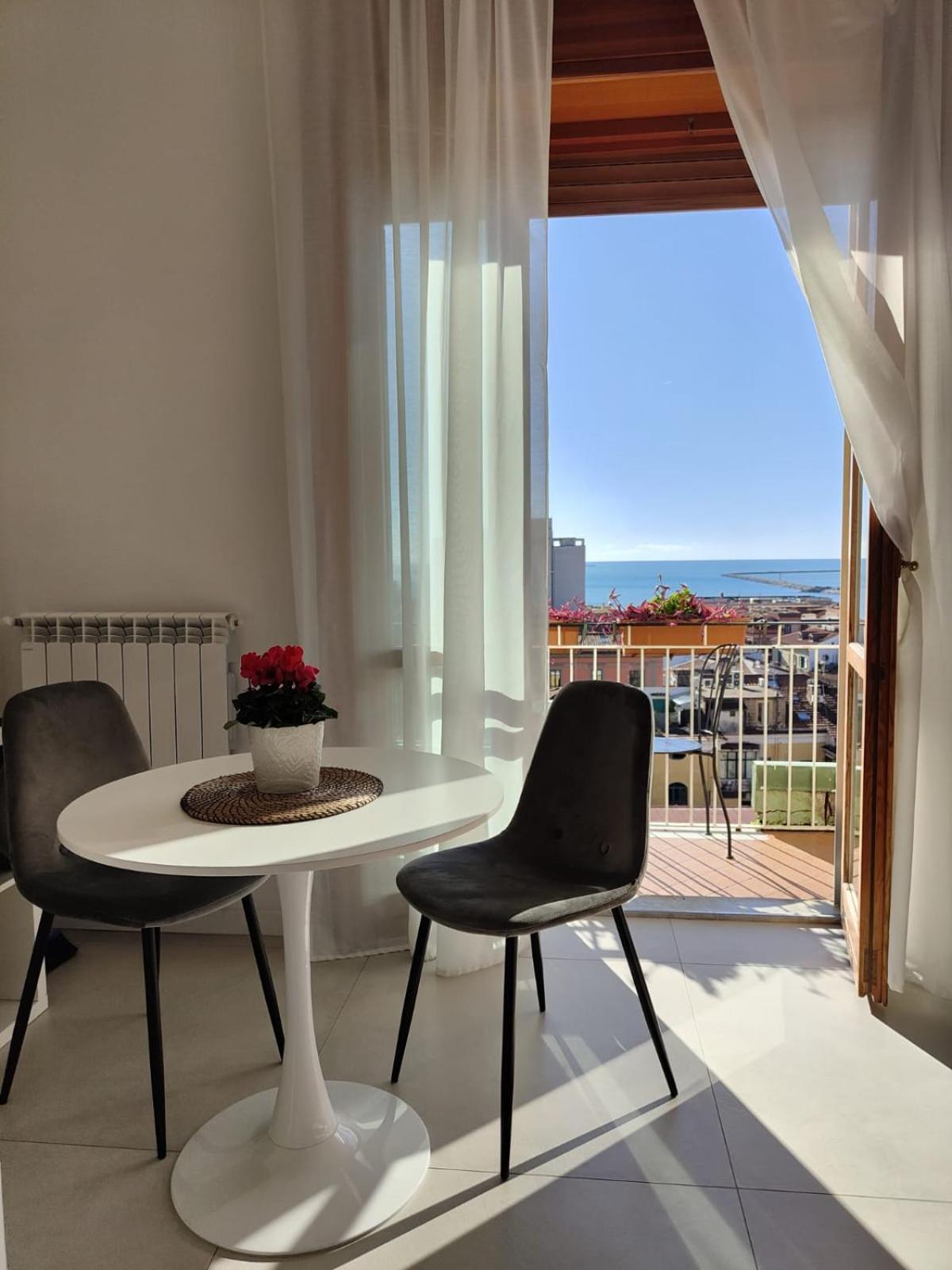 Oasi Al Centro Con Parcheggio Bed & Breakfast Salerno Luaran gambar